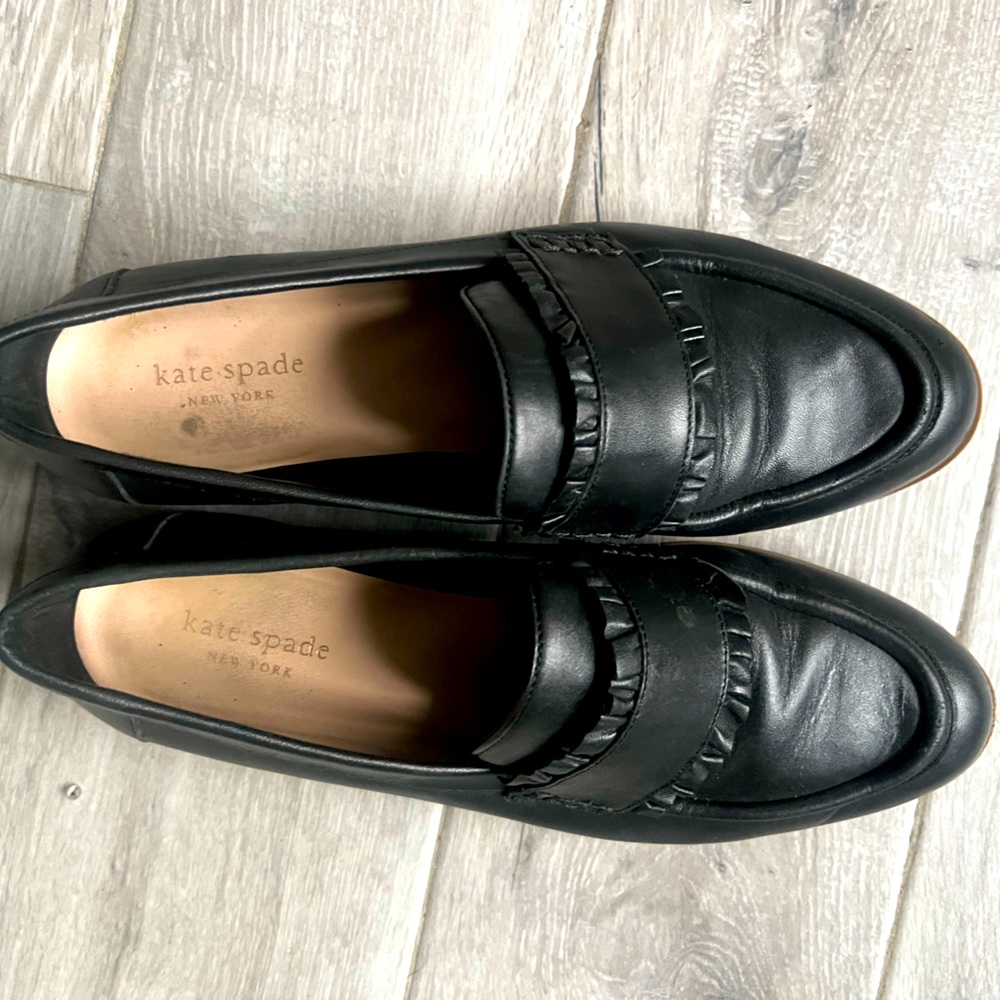 Kate Spade black leather loafers with ruffled design across the top. Size 9M